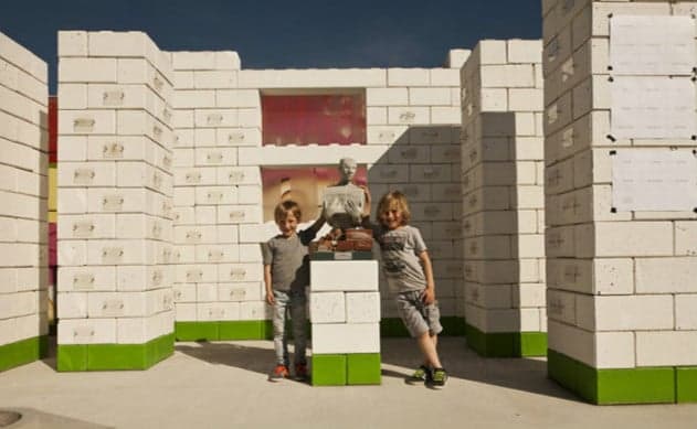 Gạch Lego từ đống đổ nát – giải pháp xây dựng nhà nhân đạo nhanh chóng cho vùng thiên tai, hậu chiến