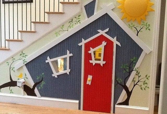 Dựng ngay ngôi nhà tí hon siêu đẹp dưới gầm cầu thang cho bé