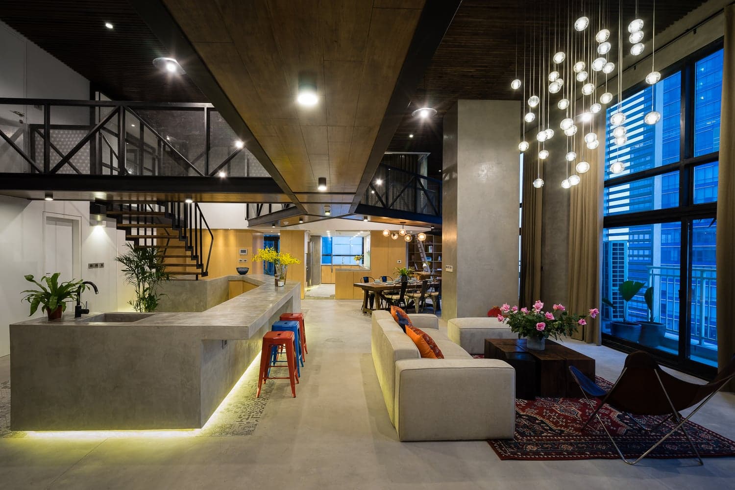 Party House: Căn nhà chung cư 350m2 với thiết kế “hành lang bay”