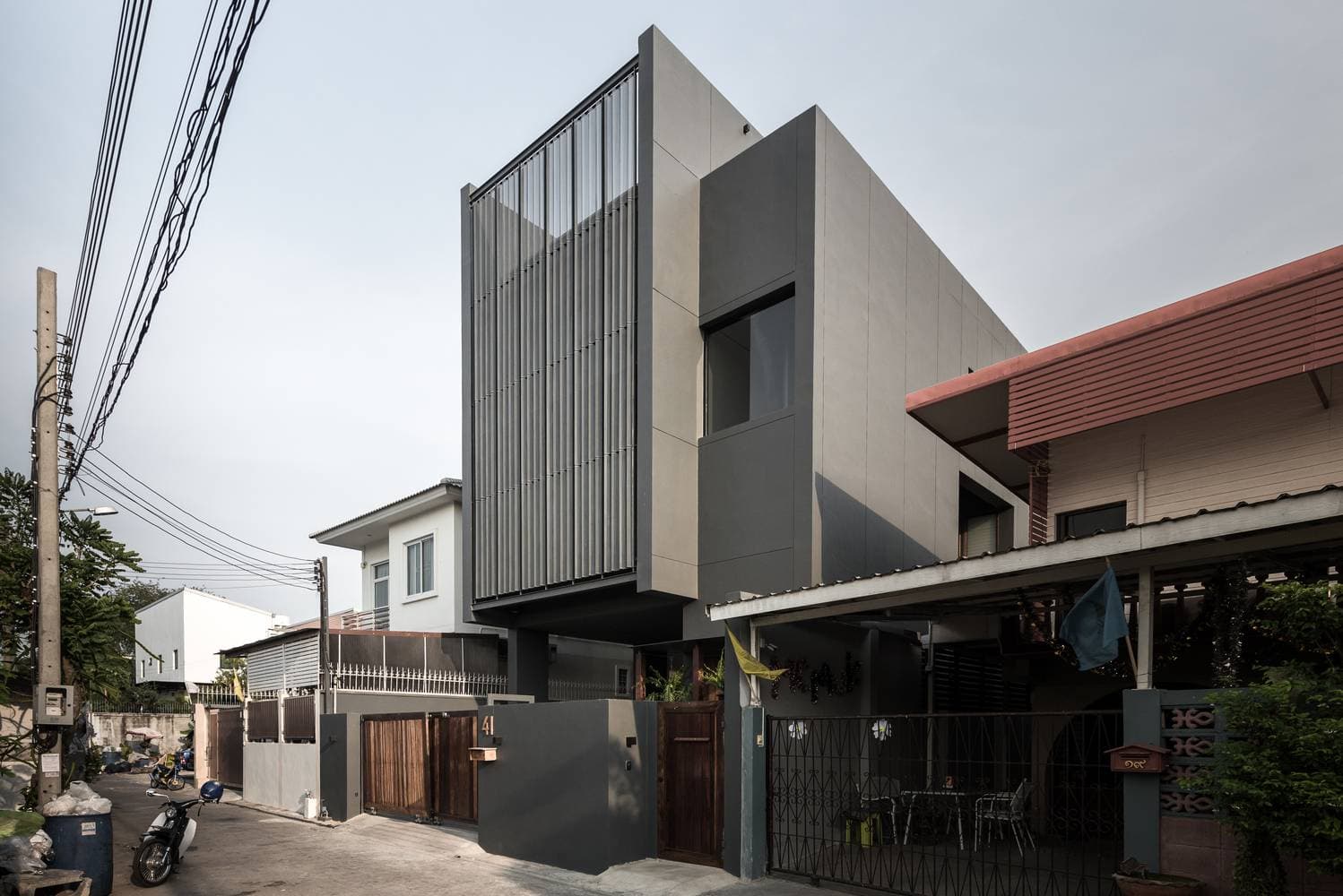 House 41 - Ngôi nhà ống ởBangkok với diện mạo ấn tượng và giải pháp tận dụng ánh sáng tự nhiên hiệu quả