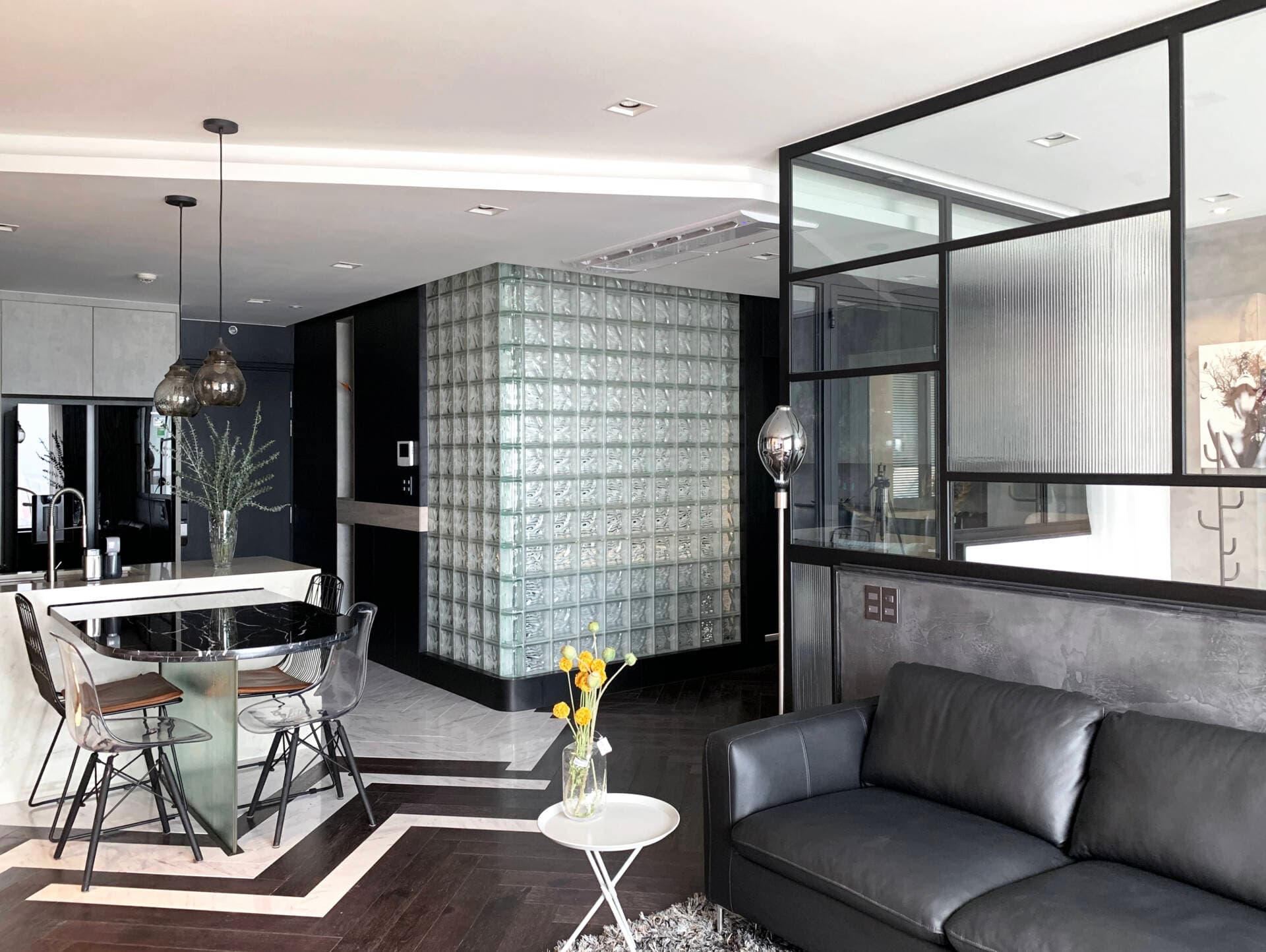 Căn hộ 76m2 hiện đại, cá tính của nữ chủ nhân độc thân, thành đạt, làm nghề truyền thông marketing