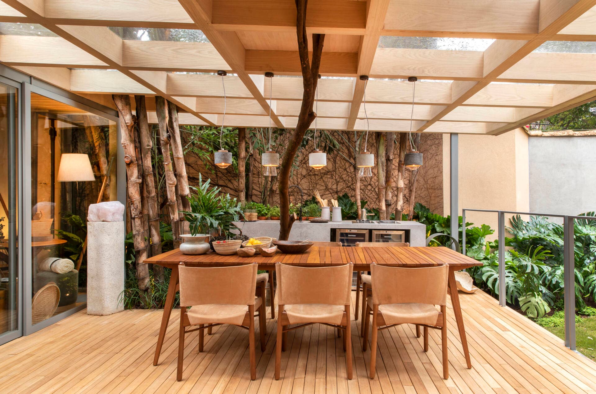 Căn “nhà rừng” dành cho cặp đôi yêu thích thiên nhiên nhưng vẫn muốn sống thật tiện nghi, thoải mái