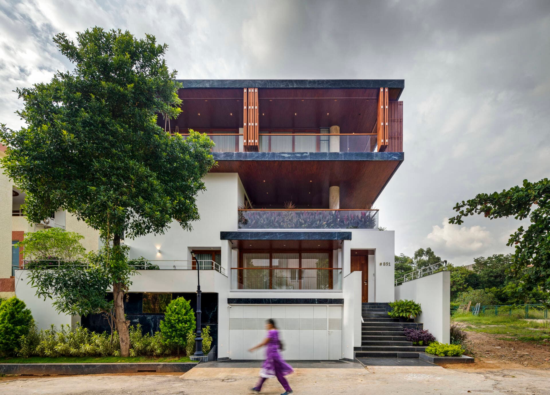 House of Voids - ngôi nhà với hệ cửa trượt thay tường bao và những khoảng không gian mở ấn tượng