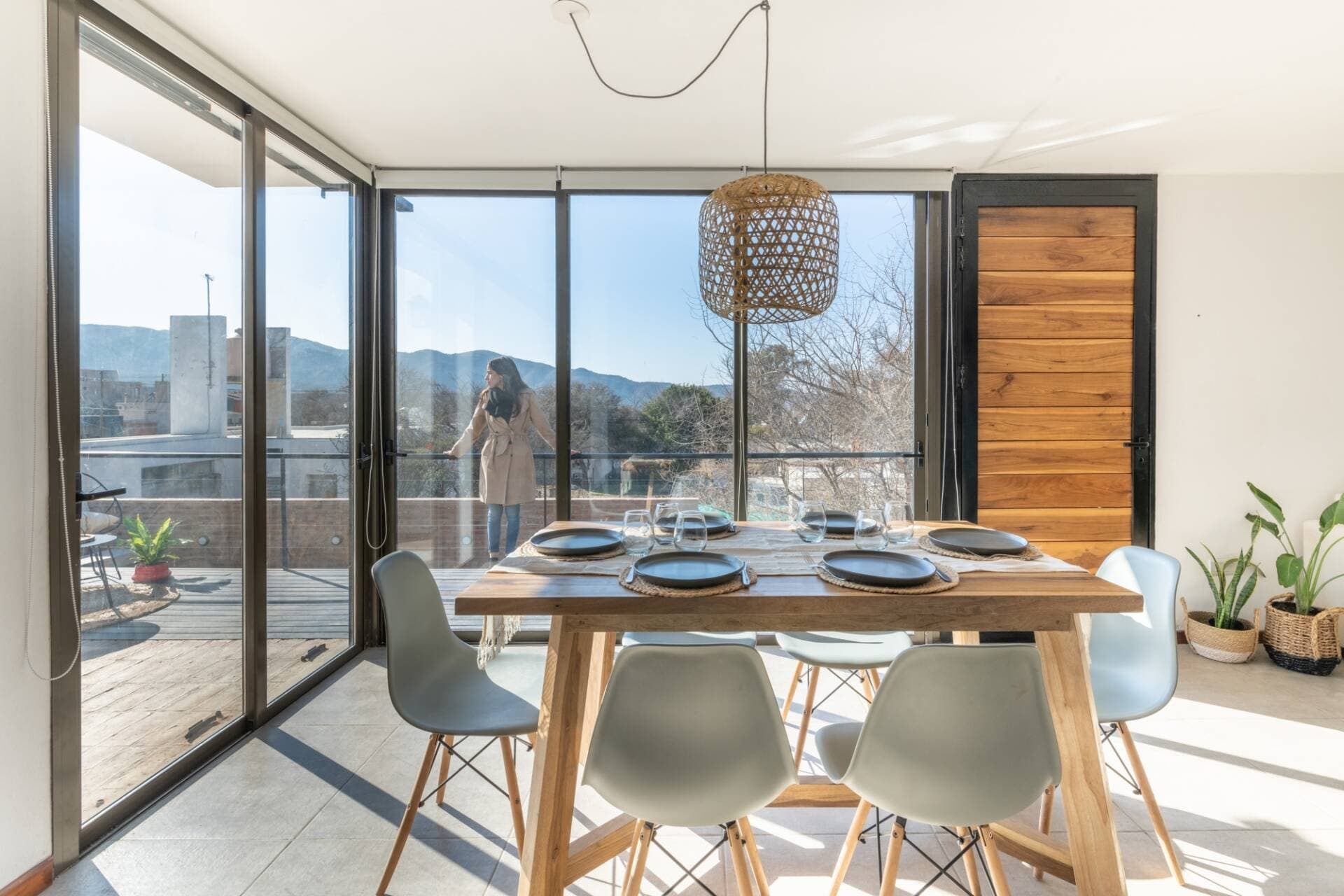 House 1/3 - Căn nhà xây dựng trên thế đất “cheo leo”, nhưng vẫn đẹp nguyên sơ hút hồn gia chủ