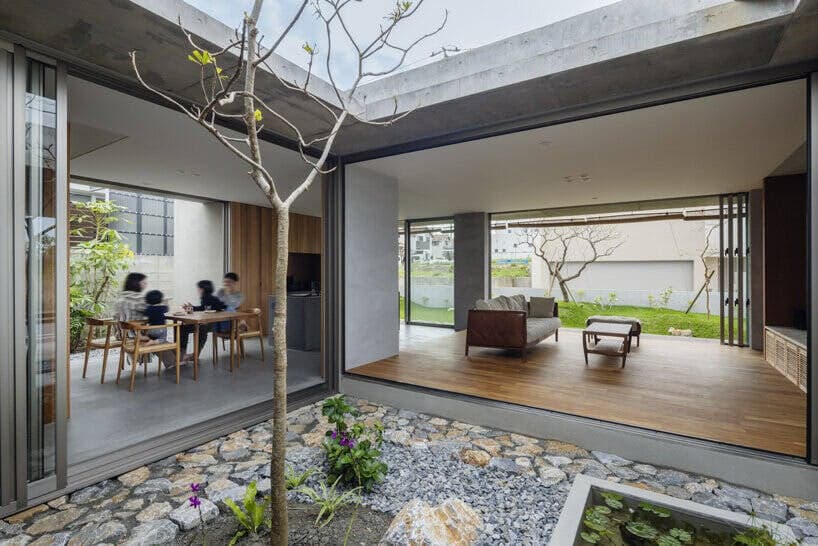 House in Nakagusuku thiết kế sân vườn và lớp “vỏ” bê tông vững chãi để chống lại thời tiết xấu