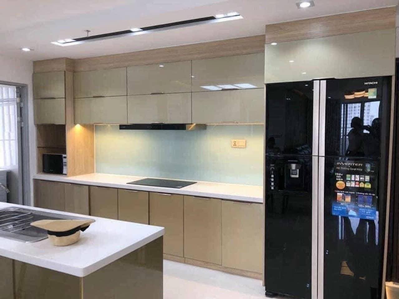 Phân tích Ưu - Nhược điểm tủ bếp inox cánh kính. So sánh với tủ bếp inox cánh acrylic, tủ bếp hợp kim nhôm