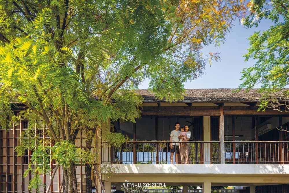 Rời bỏ thành phố, vợ chồng trẻ về quê xây nhà sống chung với đại gia đình