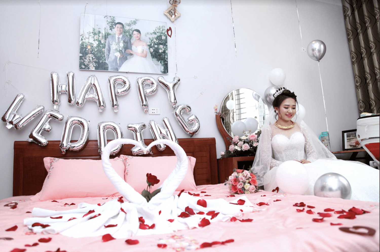 TOP 9 mẫu trang trí phòng cưới đẹp, lãng mạn cho đêm tân hôn