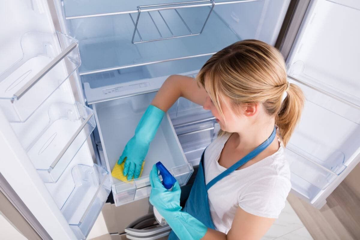 Lý do tủ lạnh có mùi hôi và cách khử mùi tủ lạnh hiệu quả