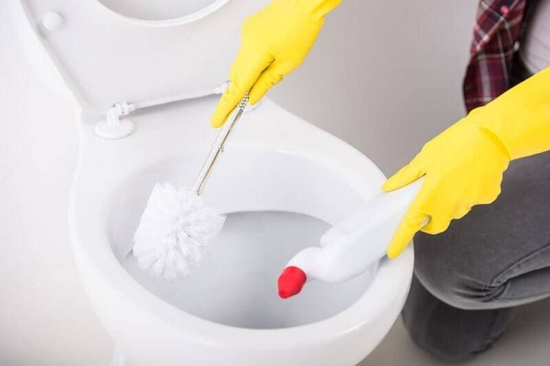 4 thói quen hàng ngày là nguyên nhân khiến phòng tắm đầy vi khuẩn, hôi hám