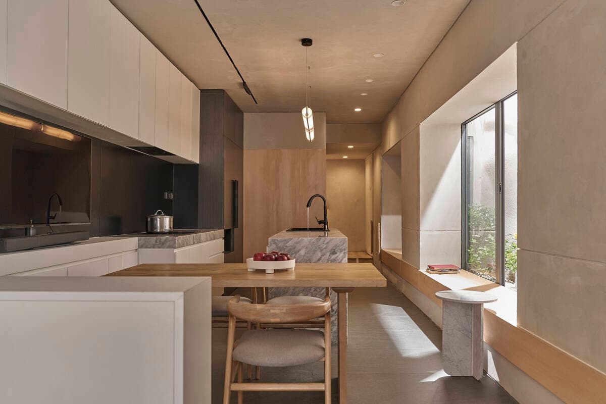 Cải tạo nhà ống chưa đến 49m2 trong hẻm Sài Gòn để vẫn có góc vườn nhỏ
