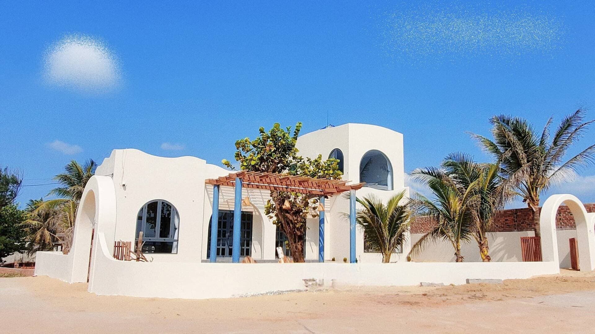 Vợ chồng Hà Nội bỏ phố về biển, mua đất xây nhà ở kết hợp homestay xinh xắn
