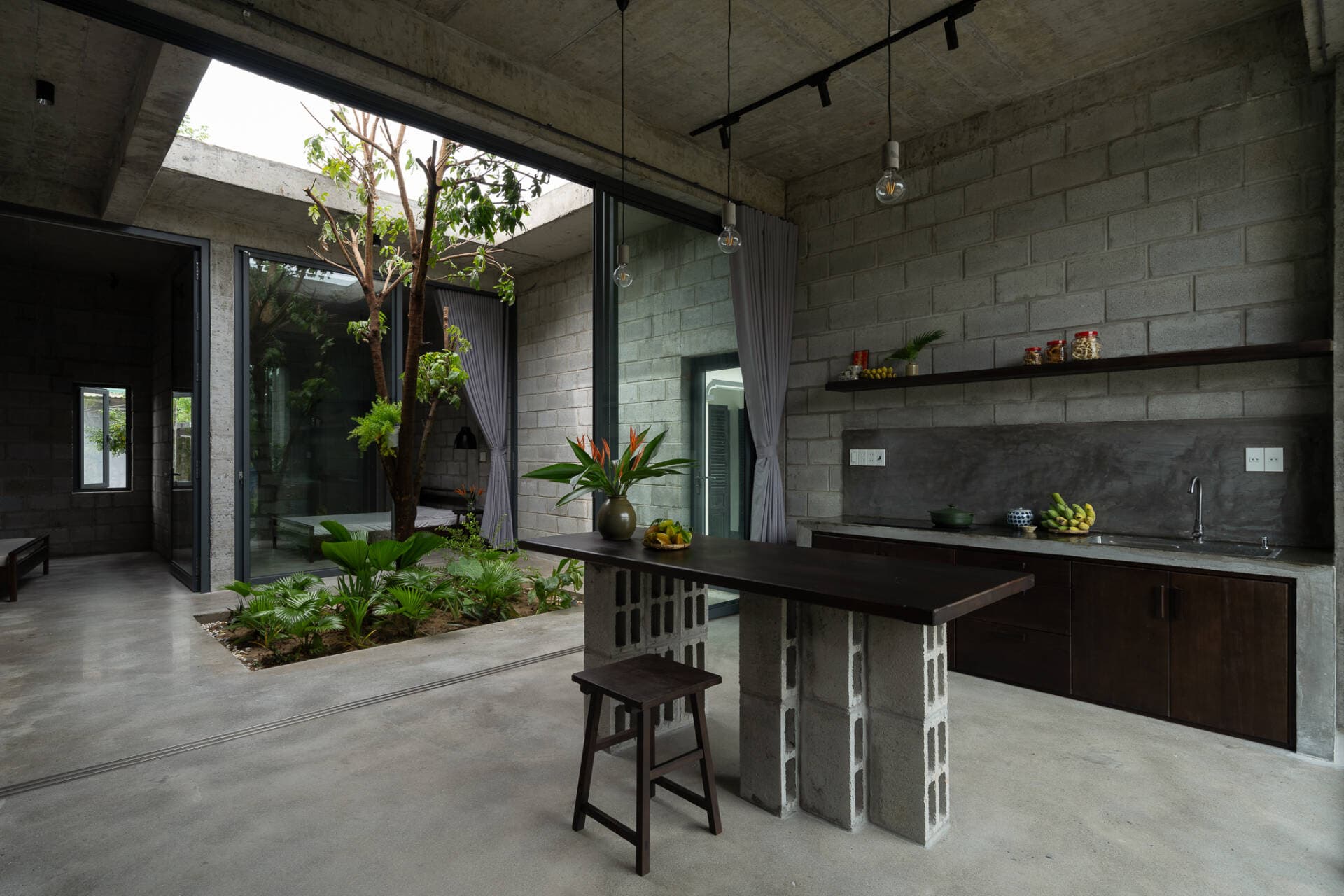 Nhà Tịnh An 92m2 ở Quảng Ngãi giữ cây lộc vừng làm trung tâm tổ ấm