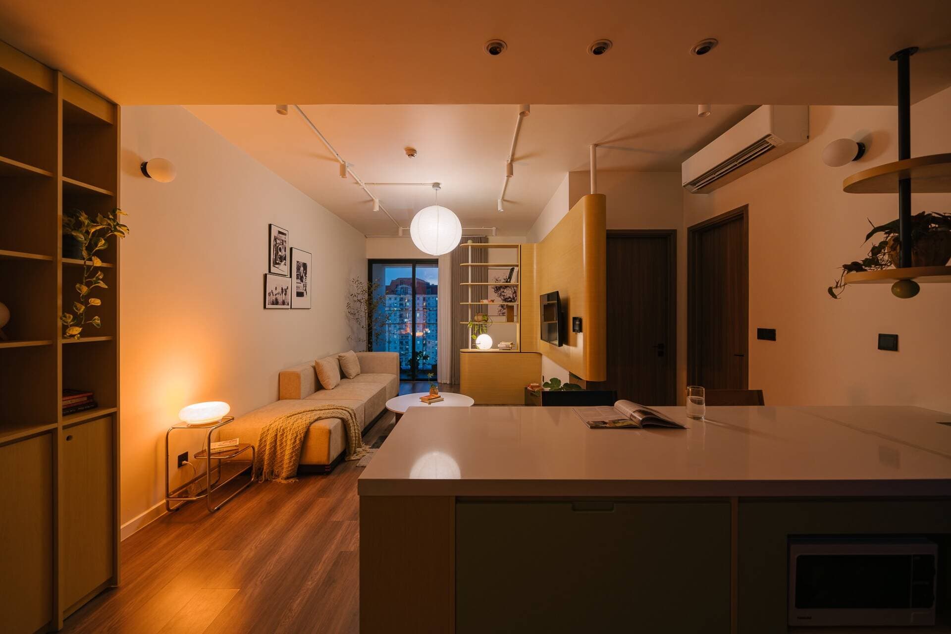 Căn hộ 58m2 tối giản mang hơi thở Nhật Bản, hiện đại và ấm cúng giữa lòng Hà Nội