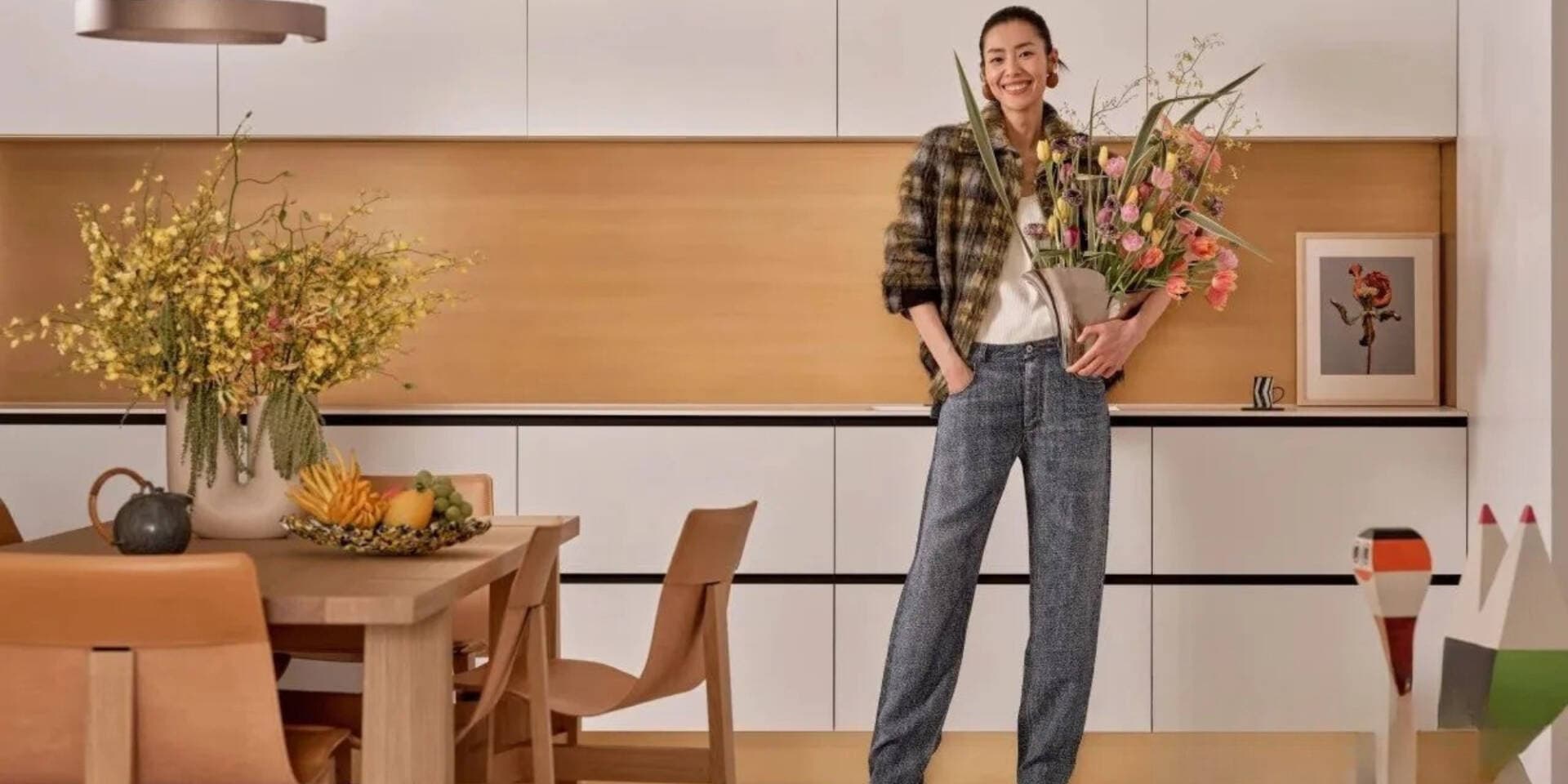 Khám phá tổ ấm mơ ước của siêu mẫu Lưu Văn sau 3 năm xây dựng: Bất ngờ với chiếc giường cao gần 1m