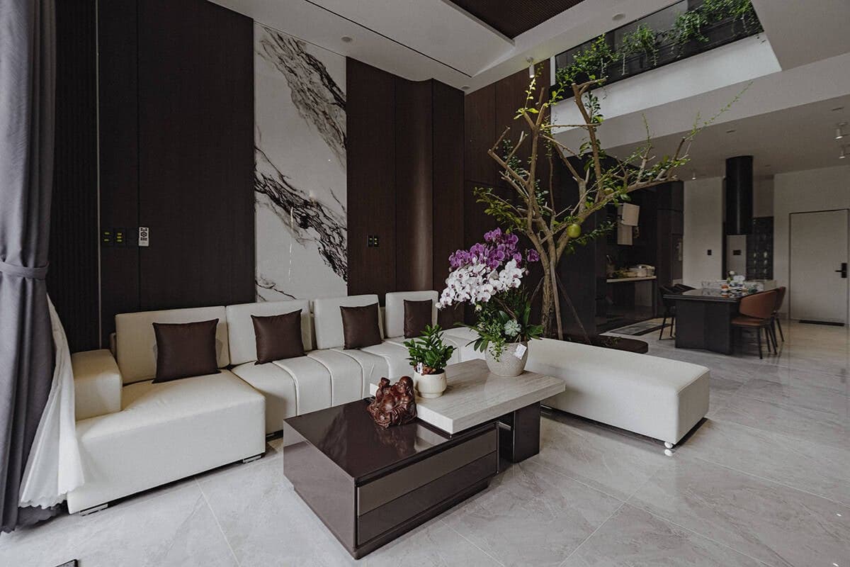 Nhà ống sâu 25m tại Đà Nẵng mát mẻ nhờ trục thông tầng