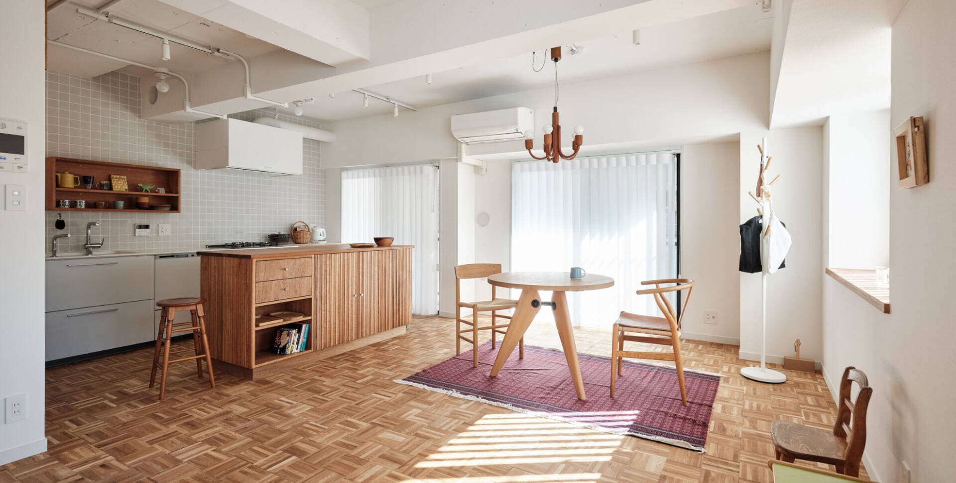 Căn hộ 75m2 tại Tokyo mở rộng không gian sống nhờ tái tổ chức mặt bằng