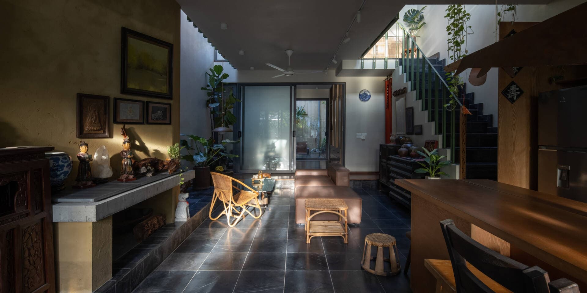 Nhà 2 tầng 130m2 tại Hà Nội gìn giữ nếp nhà Bắc Bộ với 3 khu vườn ngập tràn cây xanh