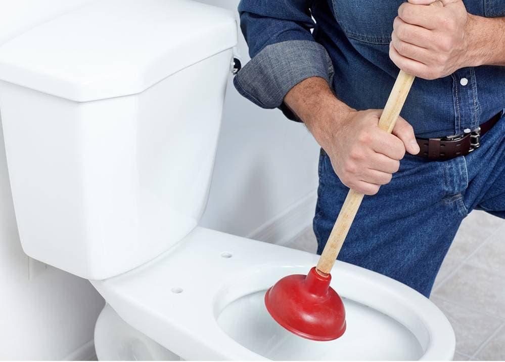 Tìm hiểu 6 cách tự thông bồn cầu đơn giản, nhanh gọn và sạch sẽ mà bạn có thể tự thực hiện tại nhà