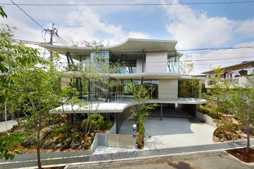 Ground House - Ngôi nhà được xây từ những tấm bê tông xếp chồng lửng lơ, mời gọi cả nắng, gió và các loài chim đến