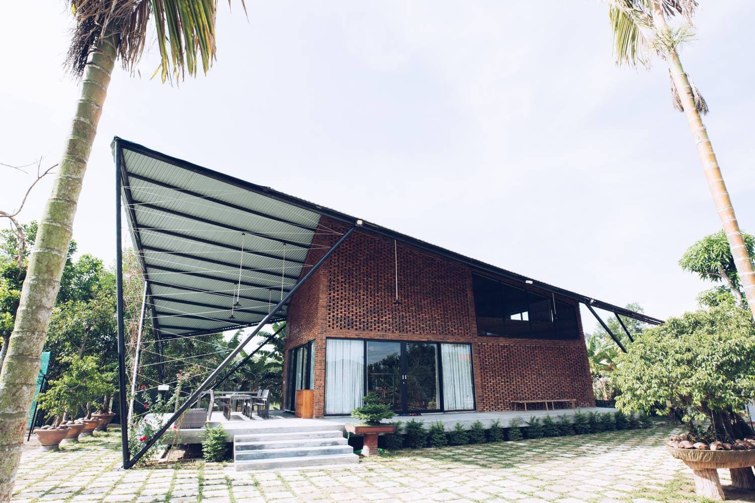 The Kite Village House: Ngôi nhà ở quê với phần mái được lấy ý tưởng từ hình ảnh “cánh diều”