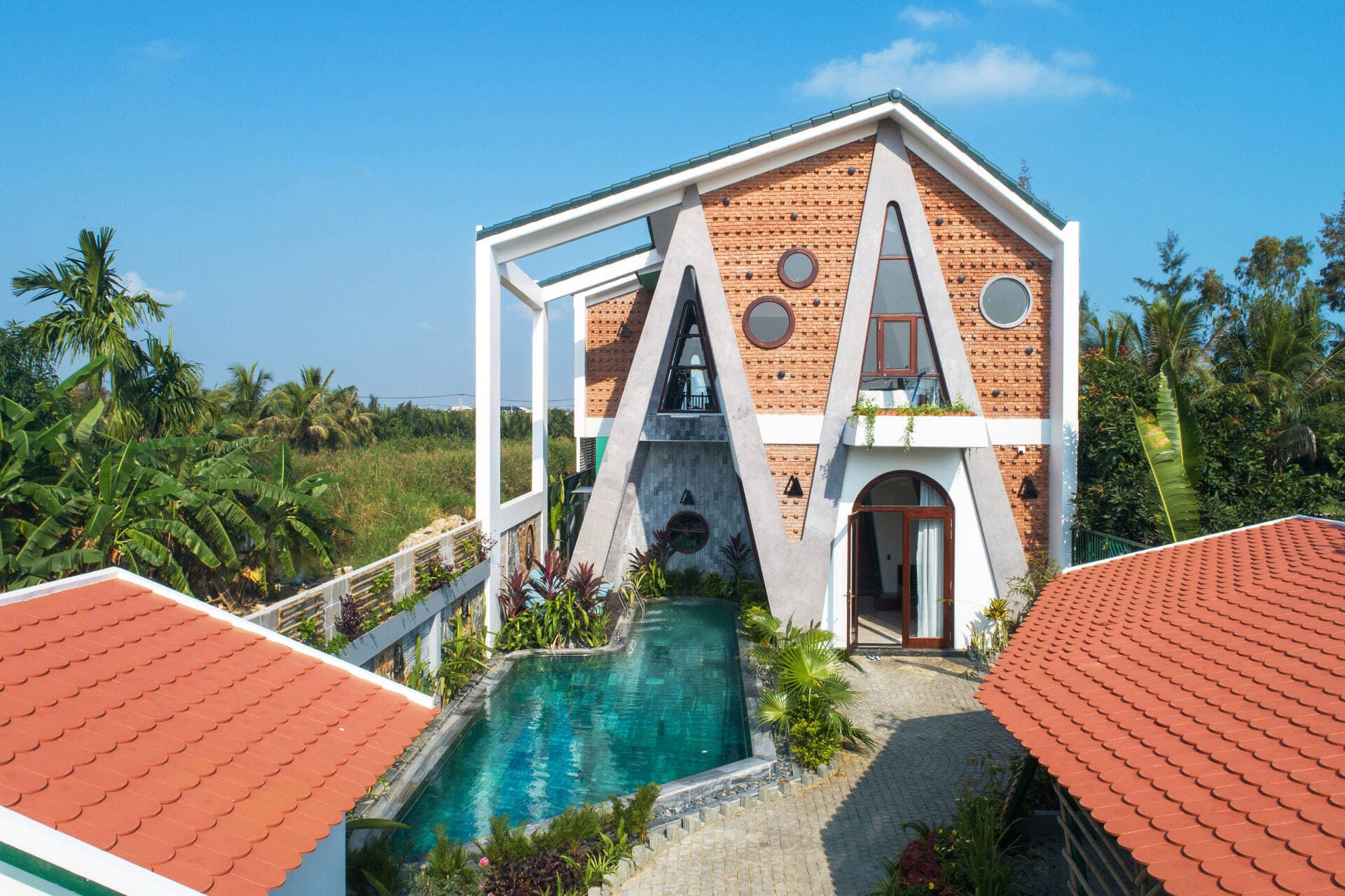 Lấy cảm hứng từ cây dừa, Cẩm Thanh Villa mang vẻ đẹp lạ đầy thu hút