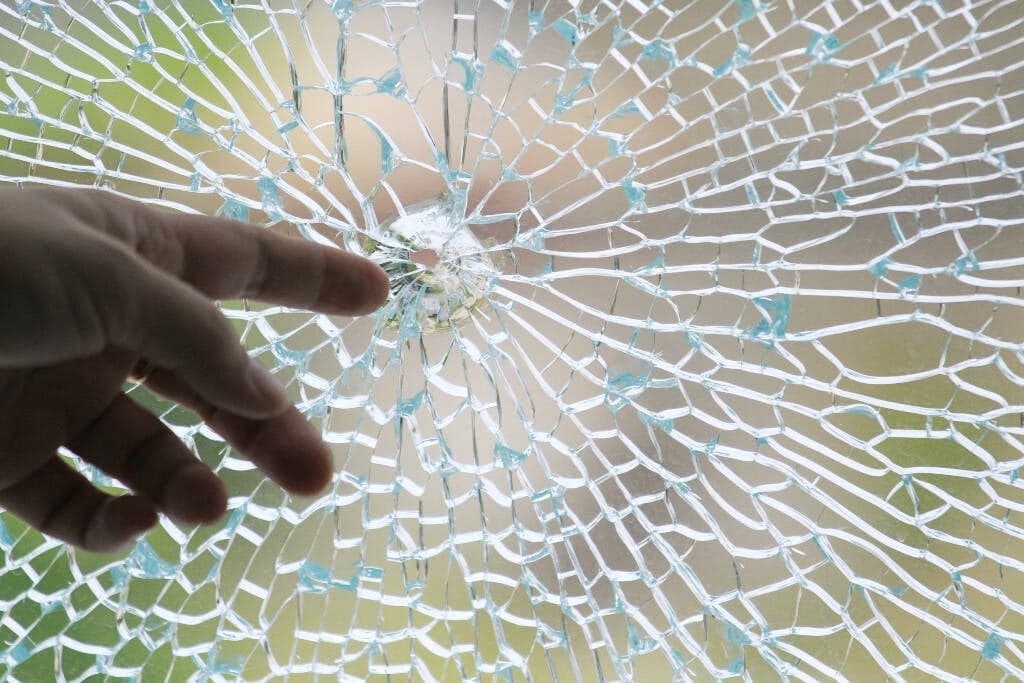Những nguyên nhân gây nổ kính cường lực gia chủ cần lưu ý, đặc biệt là gia đình có trẻ nhỏ