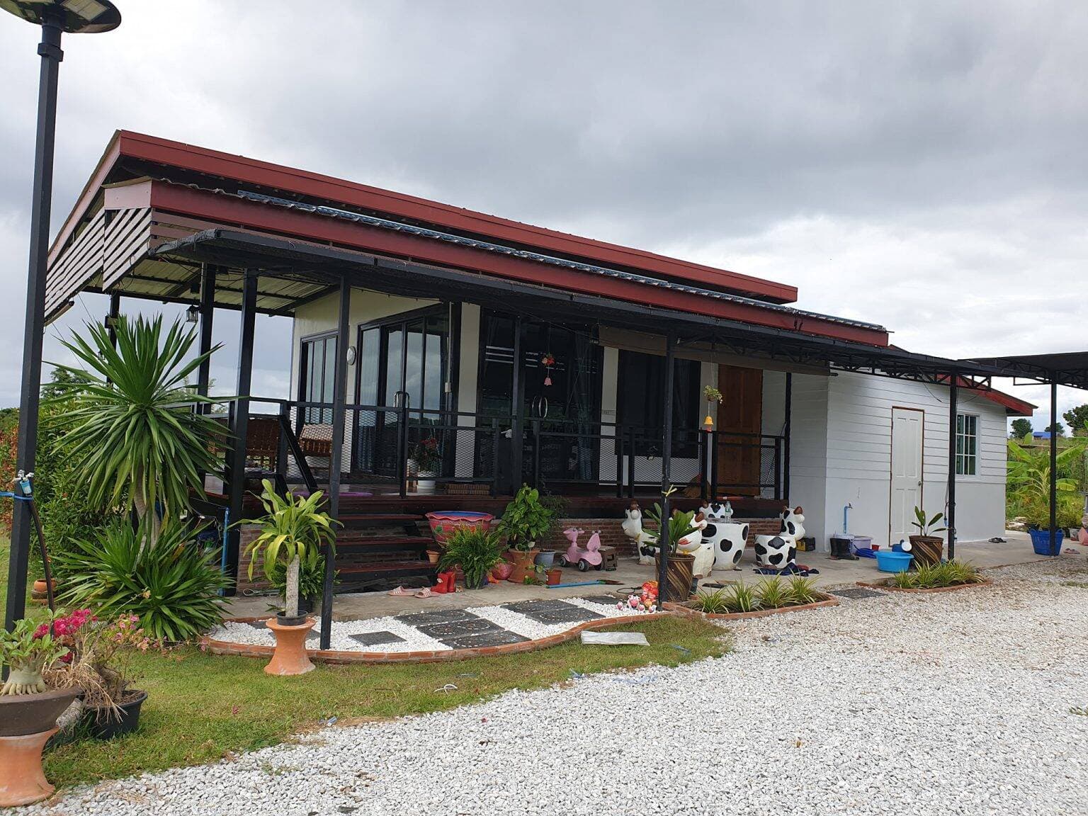 Nhà cấp 4 có sân vườn ở quê xây sửa lại với 340 triệu đồng, chẳng cầu kỳ mà gia chủ vẫn thích mê