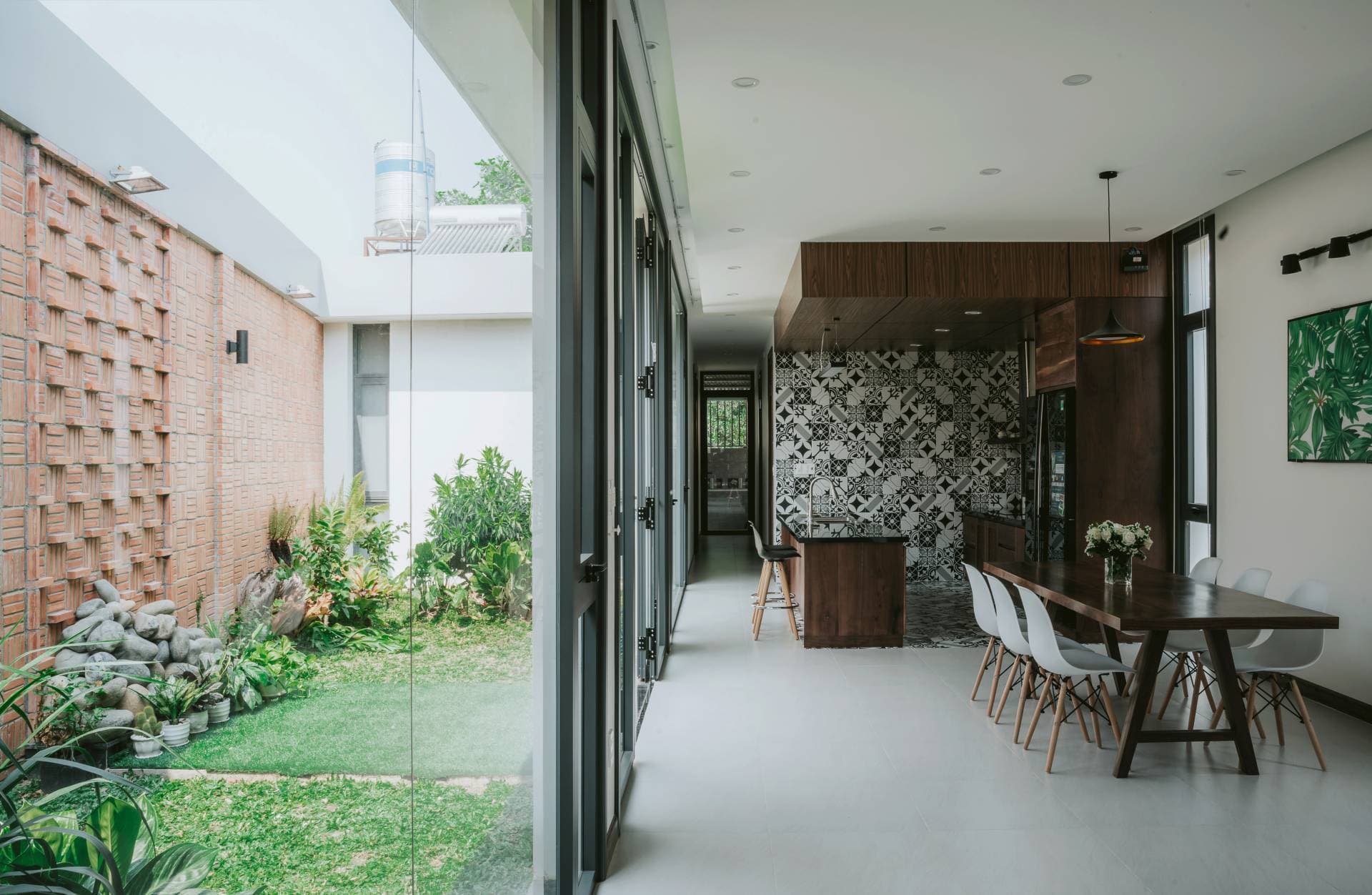 6 lợi ích ngay lập tức bạn nhận được khi lắp những chiếc cửa kính lớn trong nhà phố