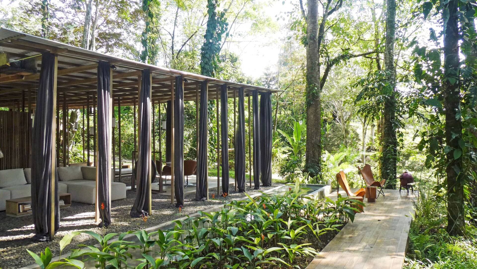 Ngôi nhà 1 tầng thiết kế mở giữa rừng nhiệt đới Costa Rica với giải pháp sống hòa mình vào thiên nhiên