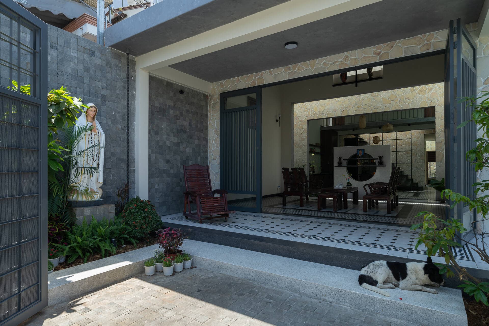 Pieces House