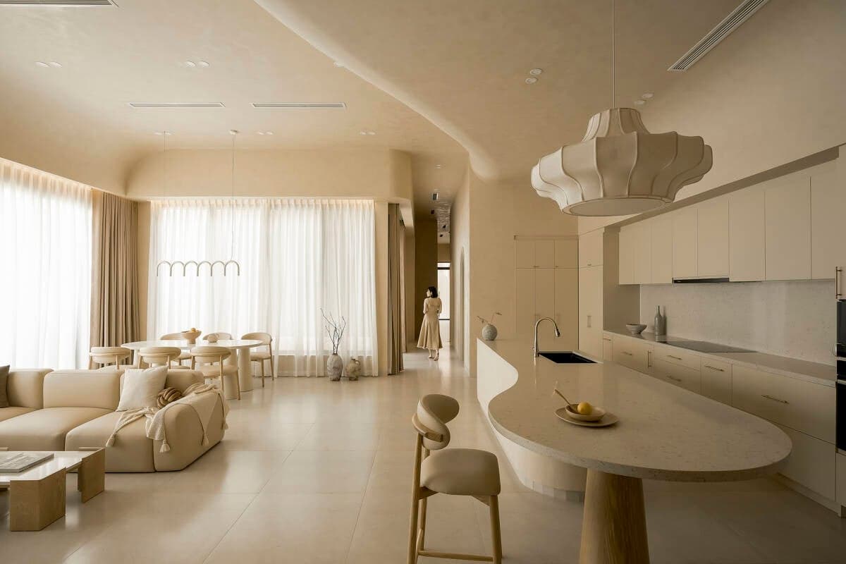Căn penthouse tại Thủ Thiêm chẳng khác nào khu nghỉ dưỡng khi có cả bể bơi và sân vườn rộng hơn 80m2