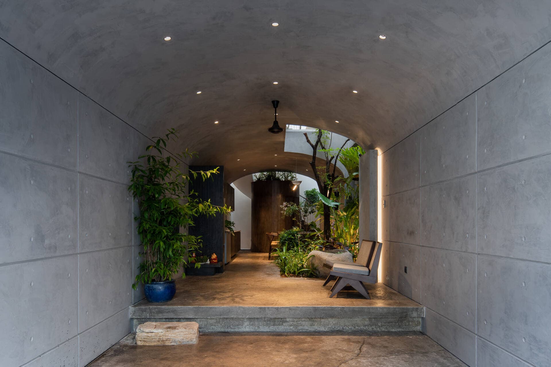 K House - Ngôi nhà ống với cấu trúc vòm độc đáo