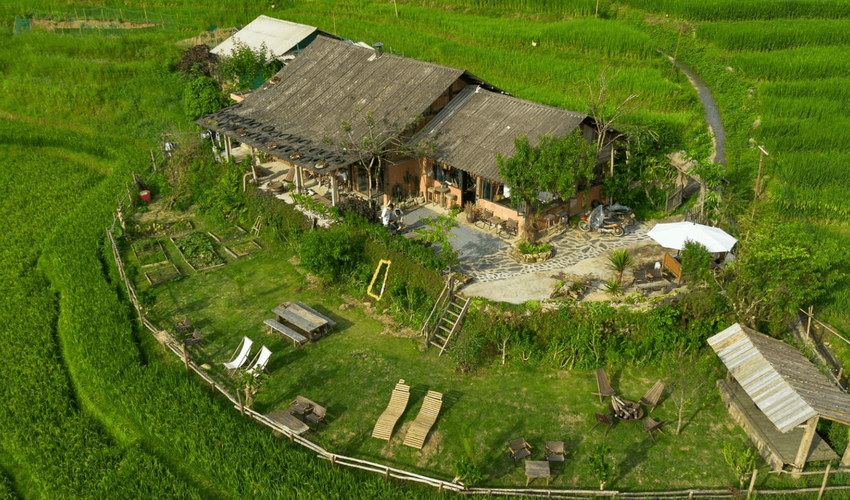 Cặp đôi thuê gần 800m2 đất ở Sapa và tự tay cải tạo nhà hoang thành không gian "chữa lành" hòa hợp với thiên nhiên