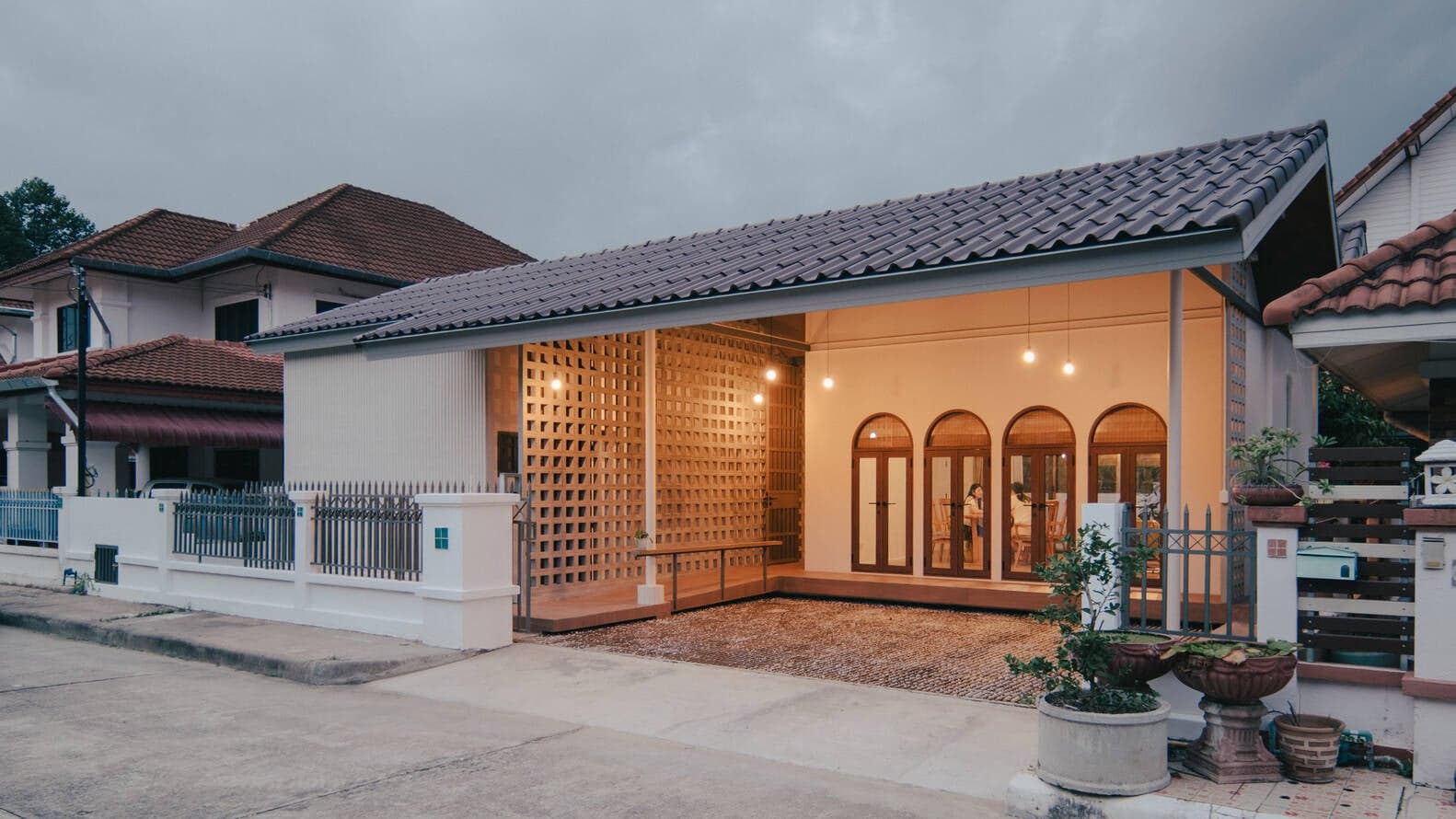 Flow House: Ngôi nhà thiết kế nhỏ gọn, tối đa hóa luồng không khí tự nhiên
