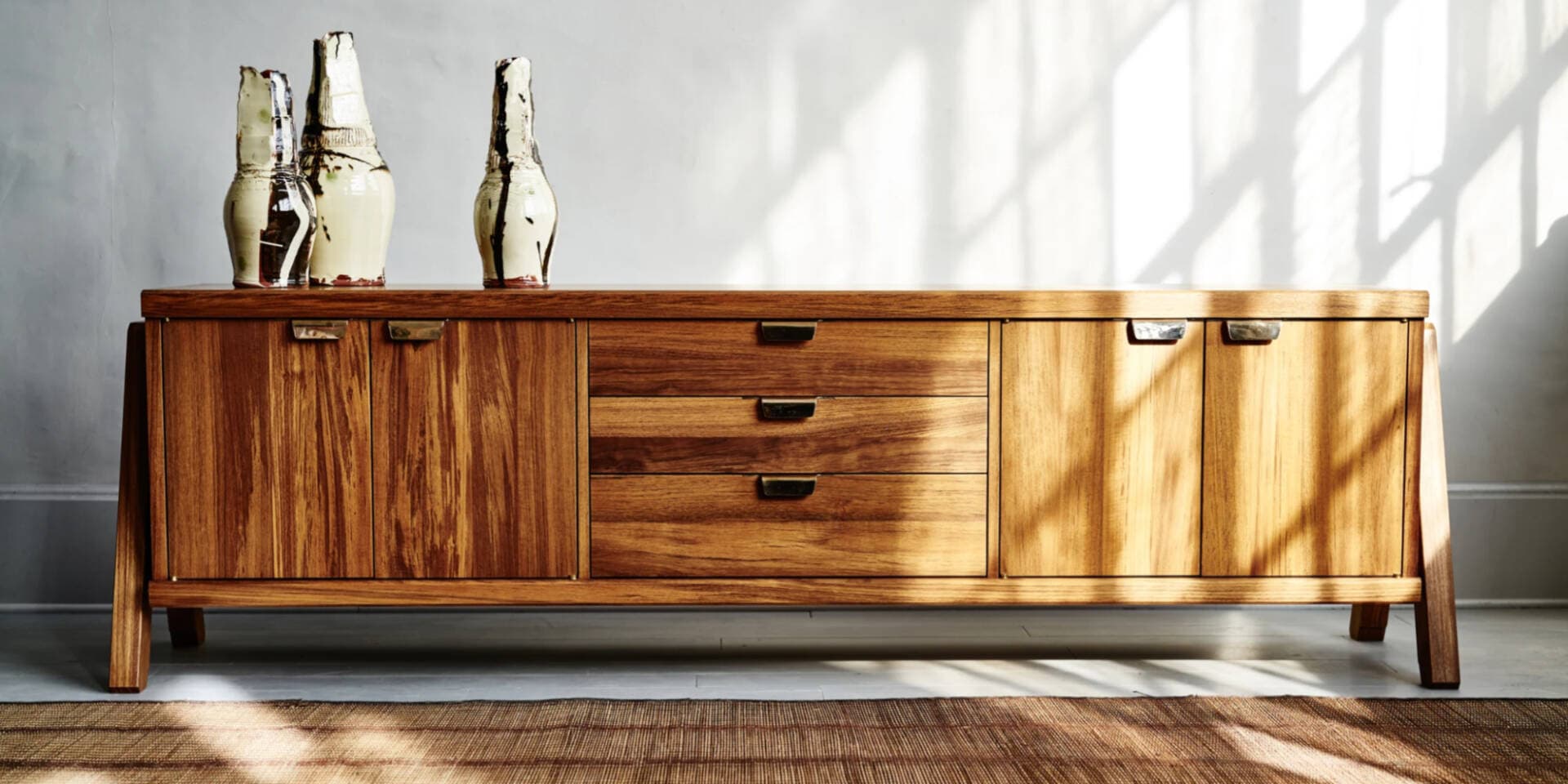 Tủ Credenza là gì? Tất tần tật thông tin bạn cần biết về tủ lưu trữ phong cách