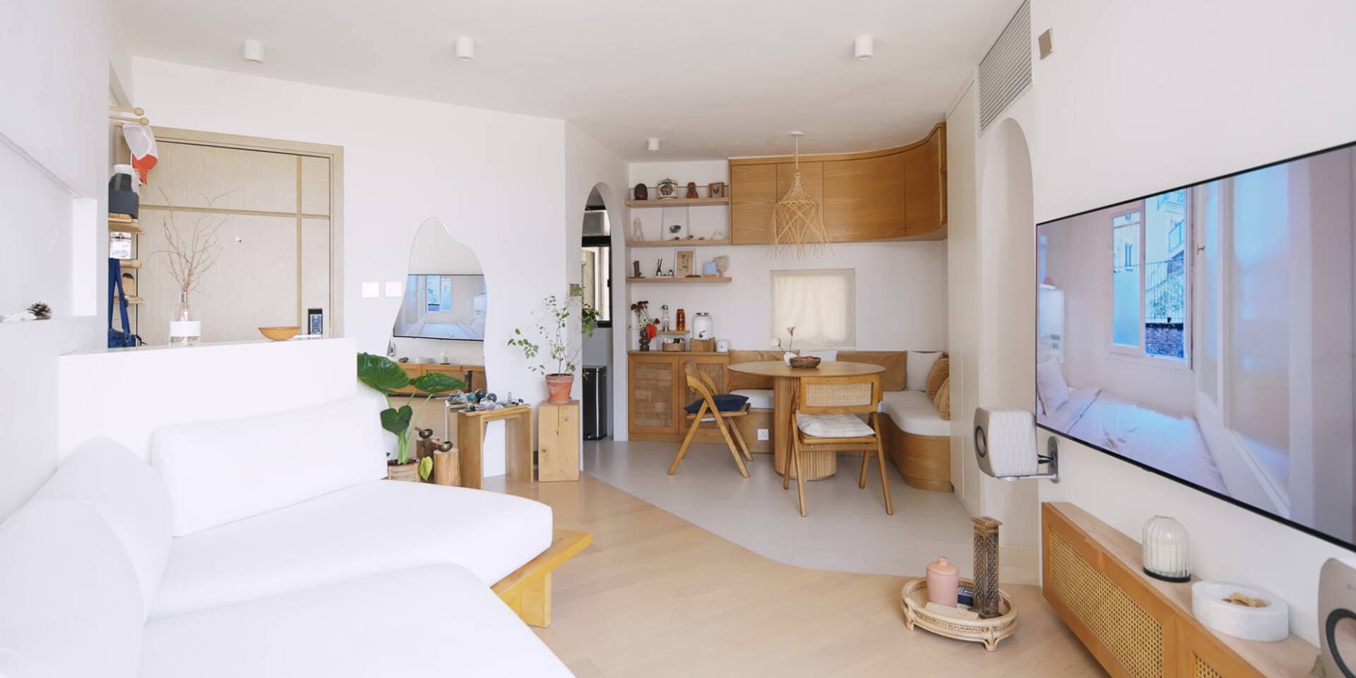 Giải pháp khéo léo giúp căn hộ 48m2 bất đối xứng trở nên thoáng sáng và đầy đủ tiện nghi