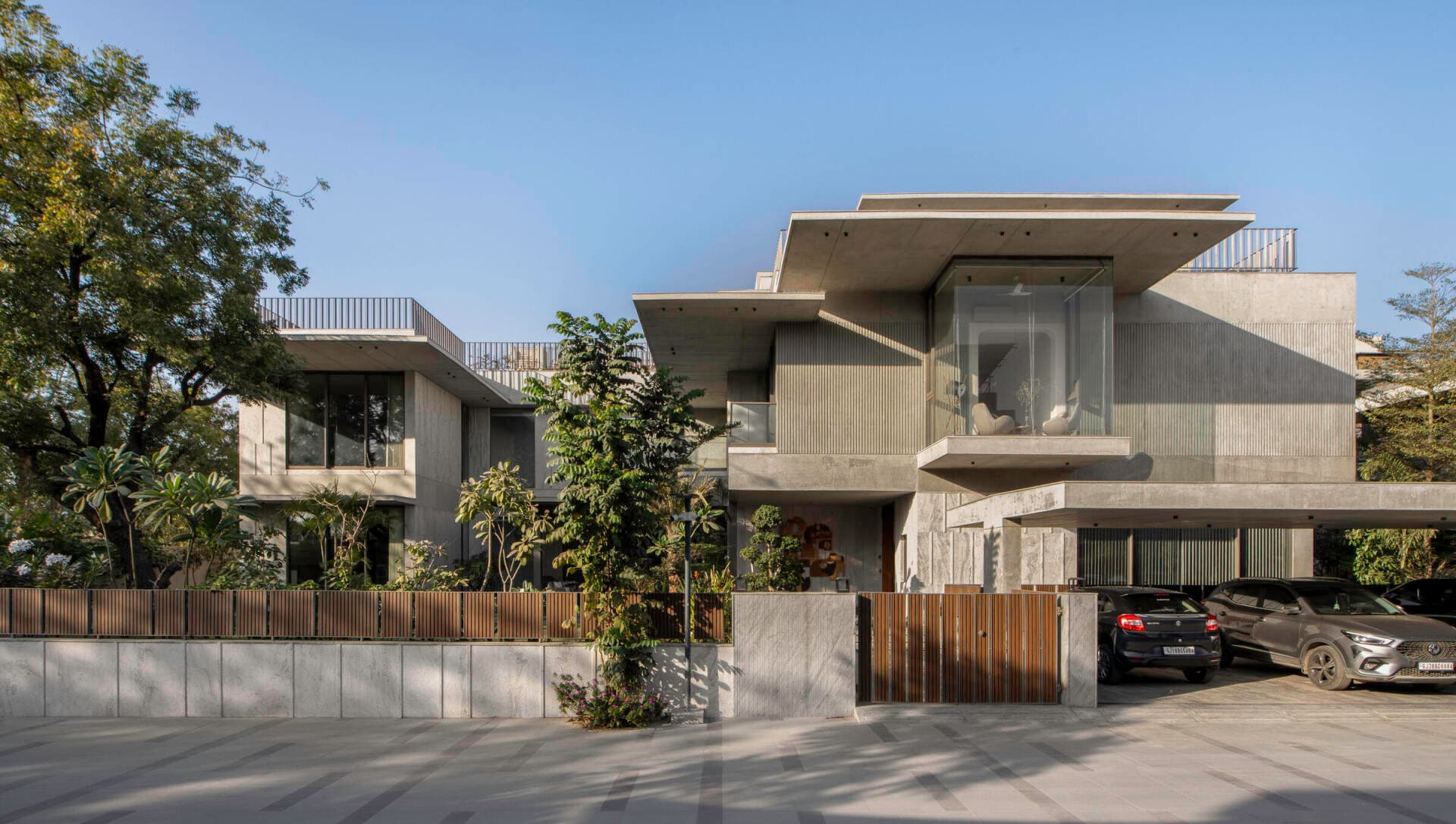 The Stone-Crete House: Khi bê tông thô mộc và cây cổ thụ cùng tạo nên không gian sống đầy triết lý