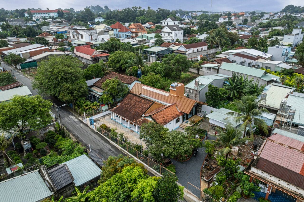 Nhà Tân An cải tạo nhà vườn miền Nam giữ cấu trúc truyền thống và tối ưu thông gió, ánh sáng tự nhiên
