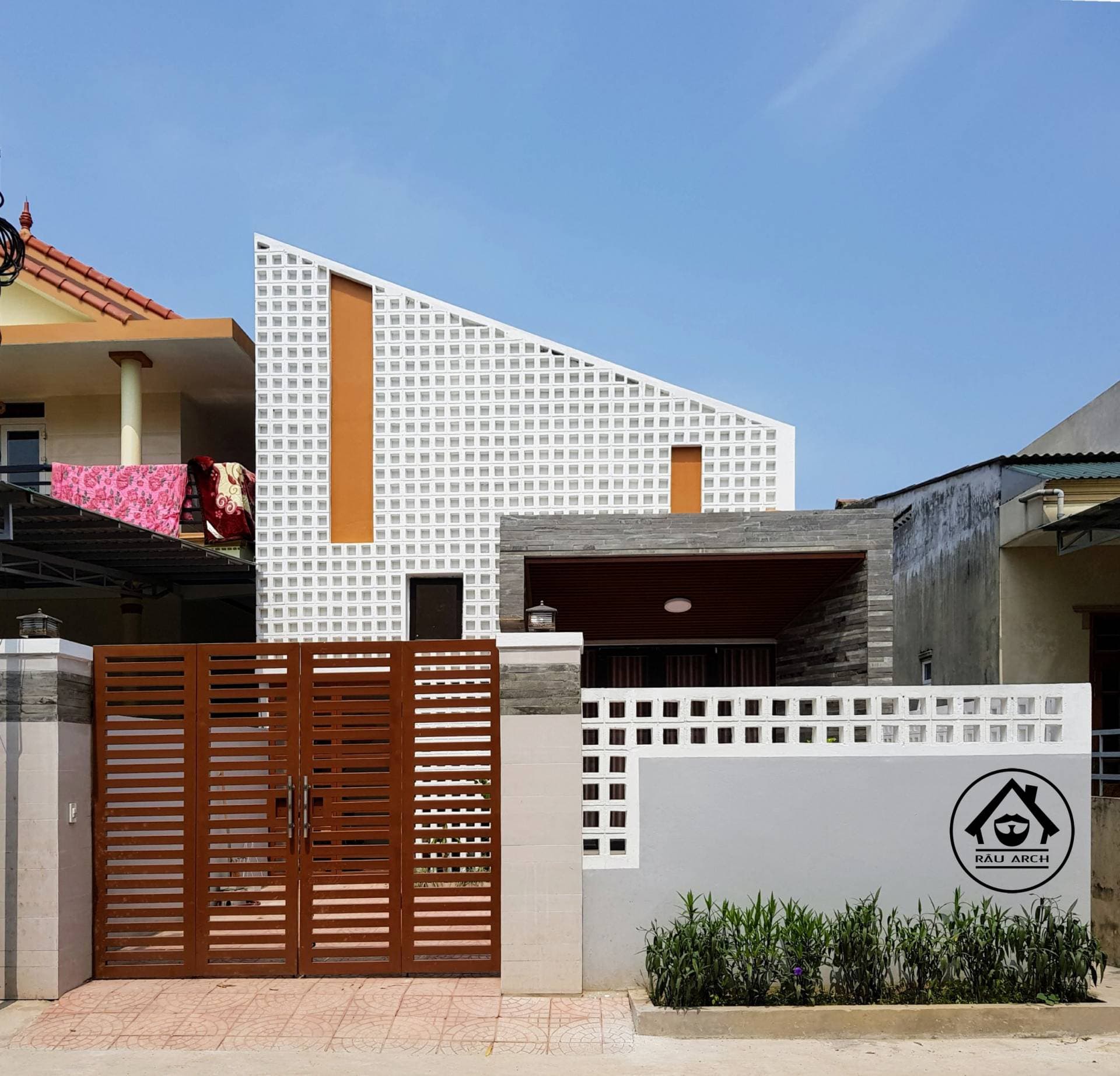 SO10 house: Căn nhà với mặt tiền khác biệt, kiên cố chống chọi mùa bão lũ tại Quảng Bình