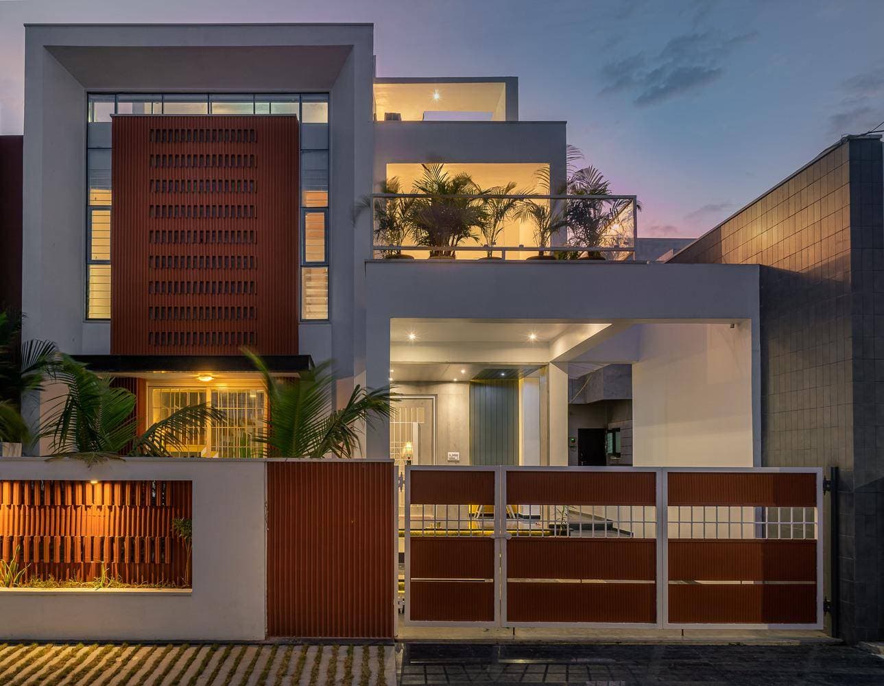 Clay Screen House - ngôi nhà có mặt tiền bằng ngói đất sét và không gian sống ngập tràn sắc màu