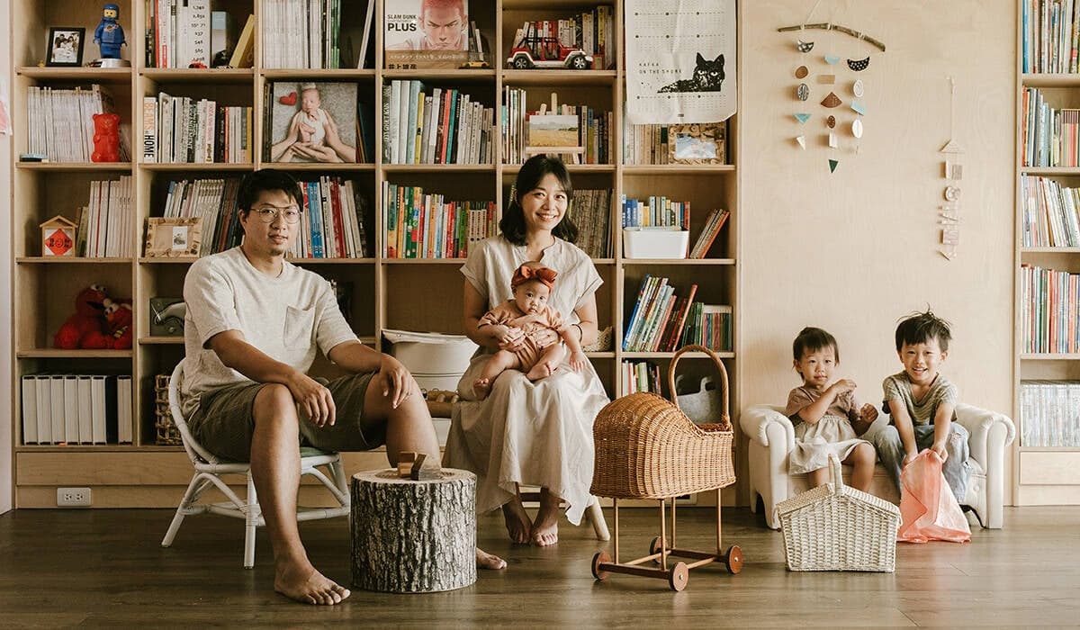 Ông bố kiến trúc sư thiết kế lại căn hộ thông tầng hơn 200m2 để có không gian vui chơi cho 3 thiên thần nhỏ