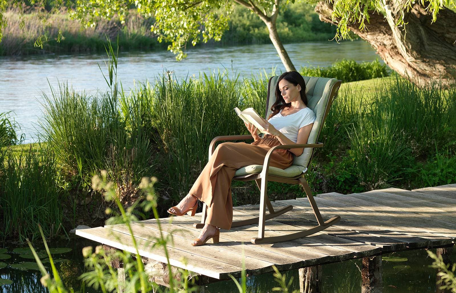 So sánh chất lượng và giá thành của các loại vật liệu ngoài trời phổ biến hiện nay trên thị trường