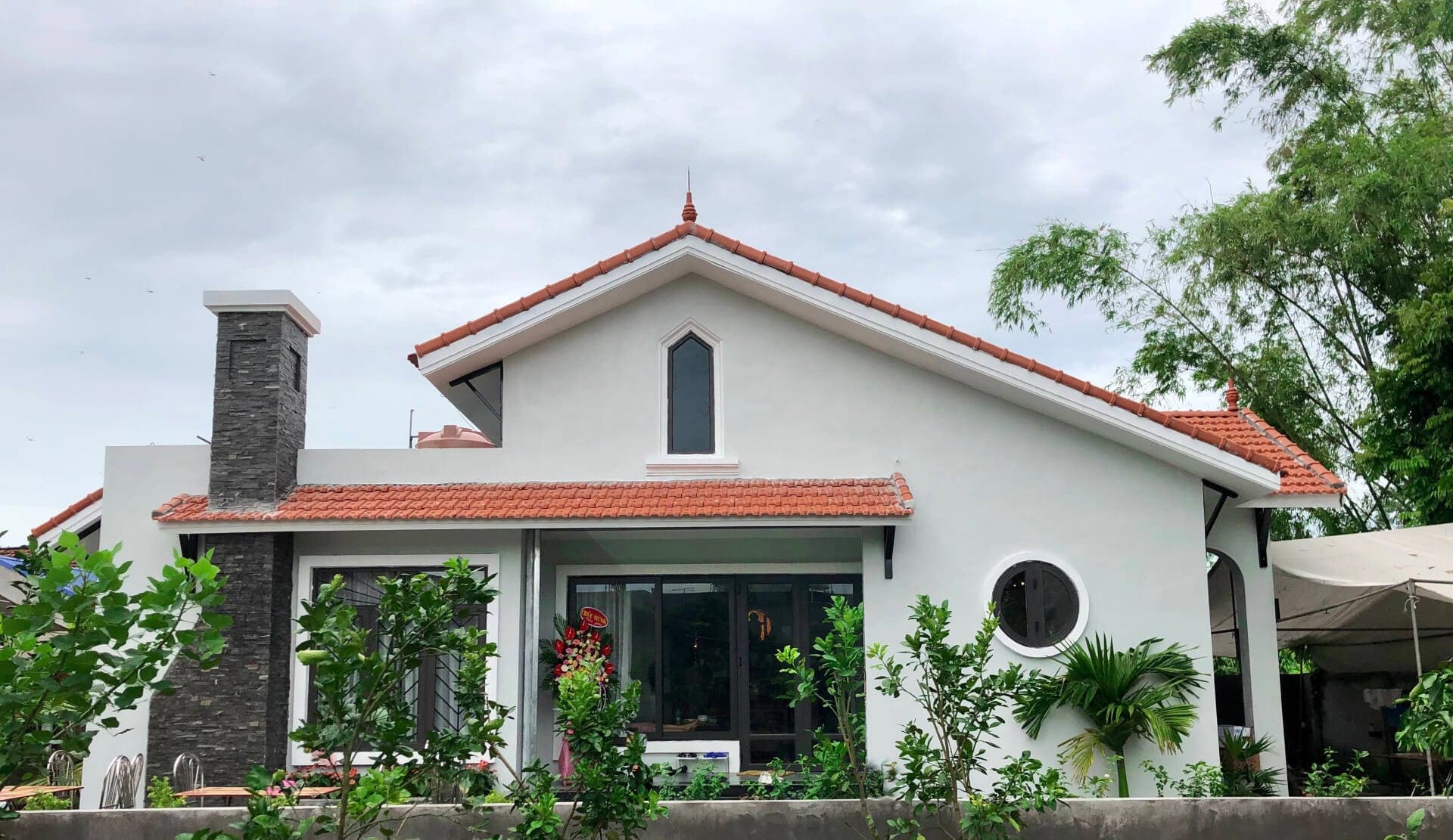 Con trai xây nhà 1 tầng ở quê dành tặng ba mẹ để an dưỡng tuổi già