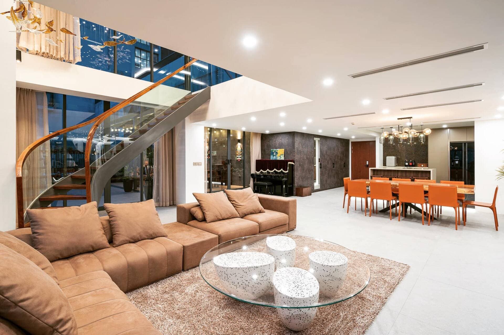 Căn hộ duplex 360m2 thiết kế hiện đại và sang trọng