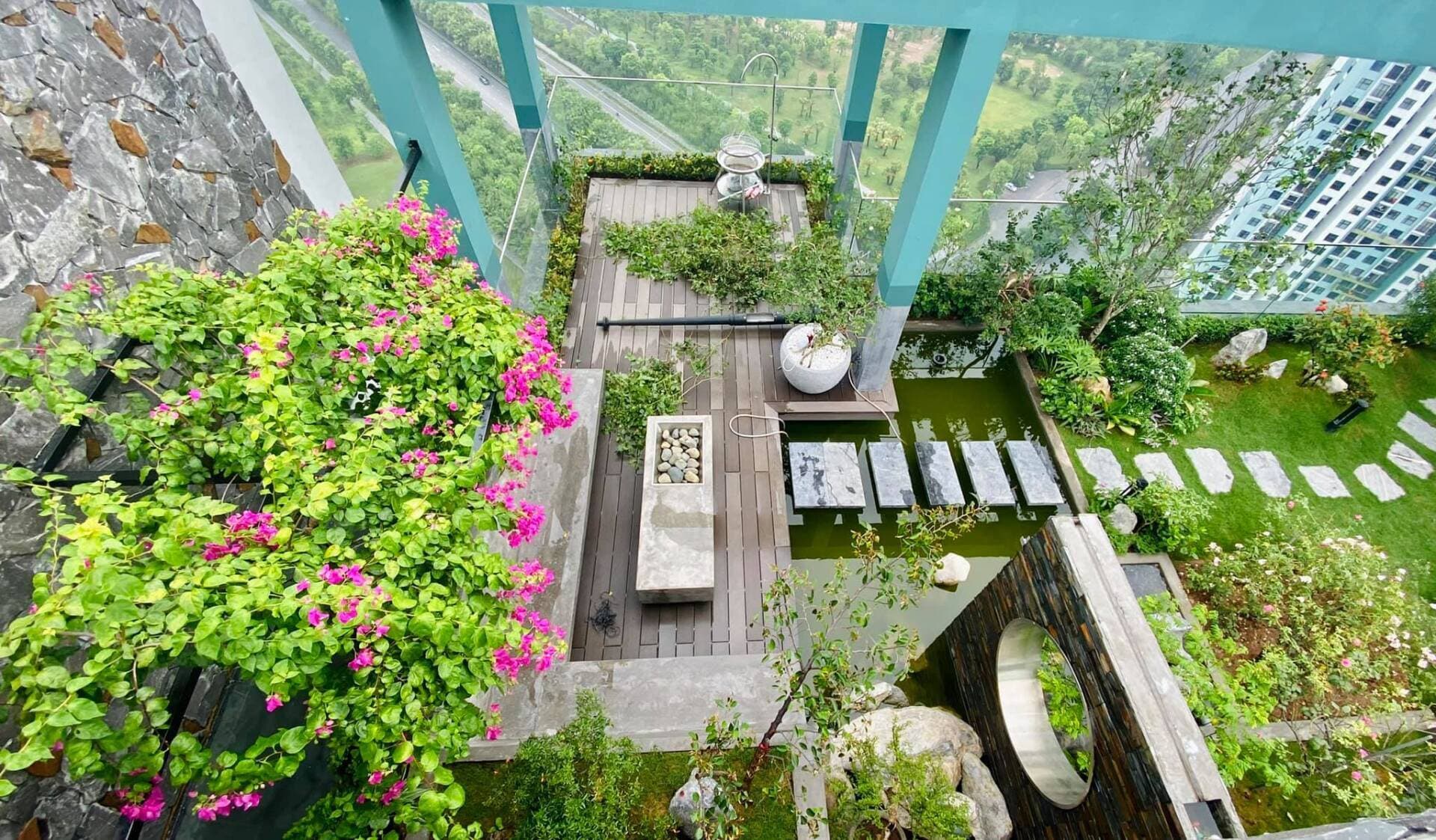 Gia chủ 9x sở hữu penthouse sang chảnh 300m2, dành gần một nửa diện tích làm sân vườn, hồ nước