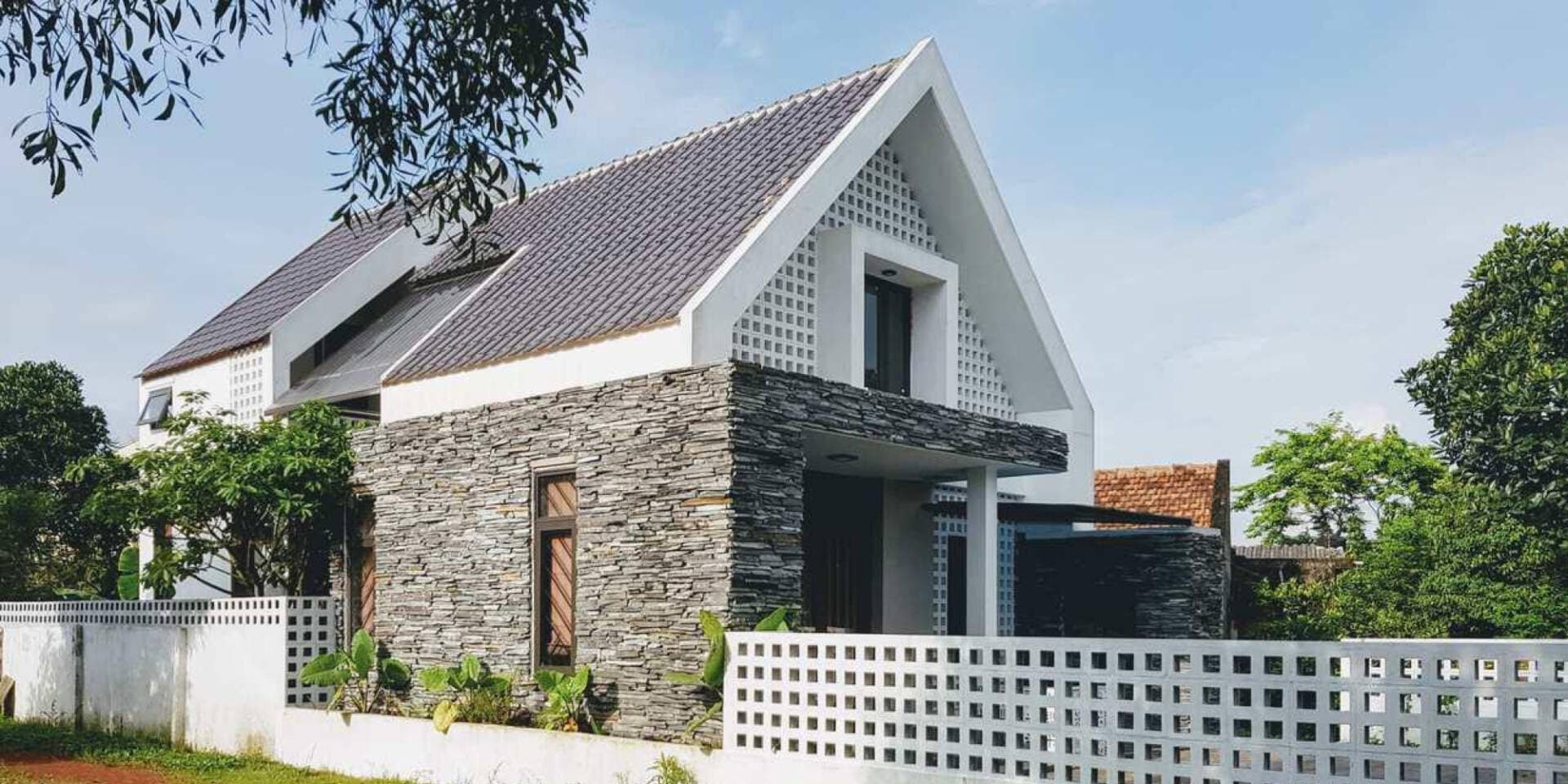 Có nên xây nhà gác lửng mái thái không?