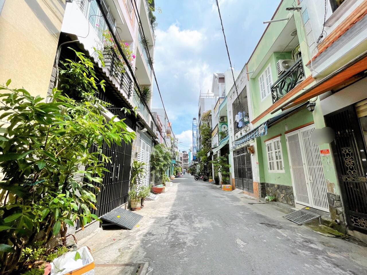 Nên mua nhà nhỏ trong hẻm to hay nhà to trong ngõ hẹp?