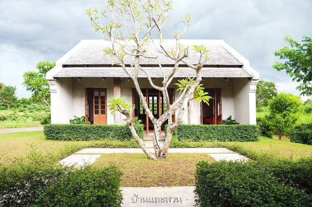 Nhà 1 tầng nghỉ dưỡng bên sông, thiết kế giao thoa giữa nét kiến trúc nhà cổ Trung Quốc và Thái Lan