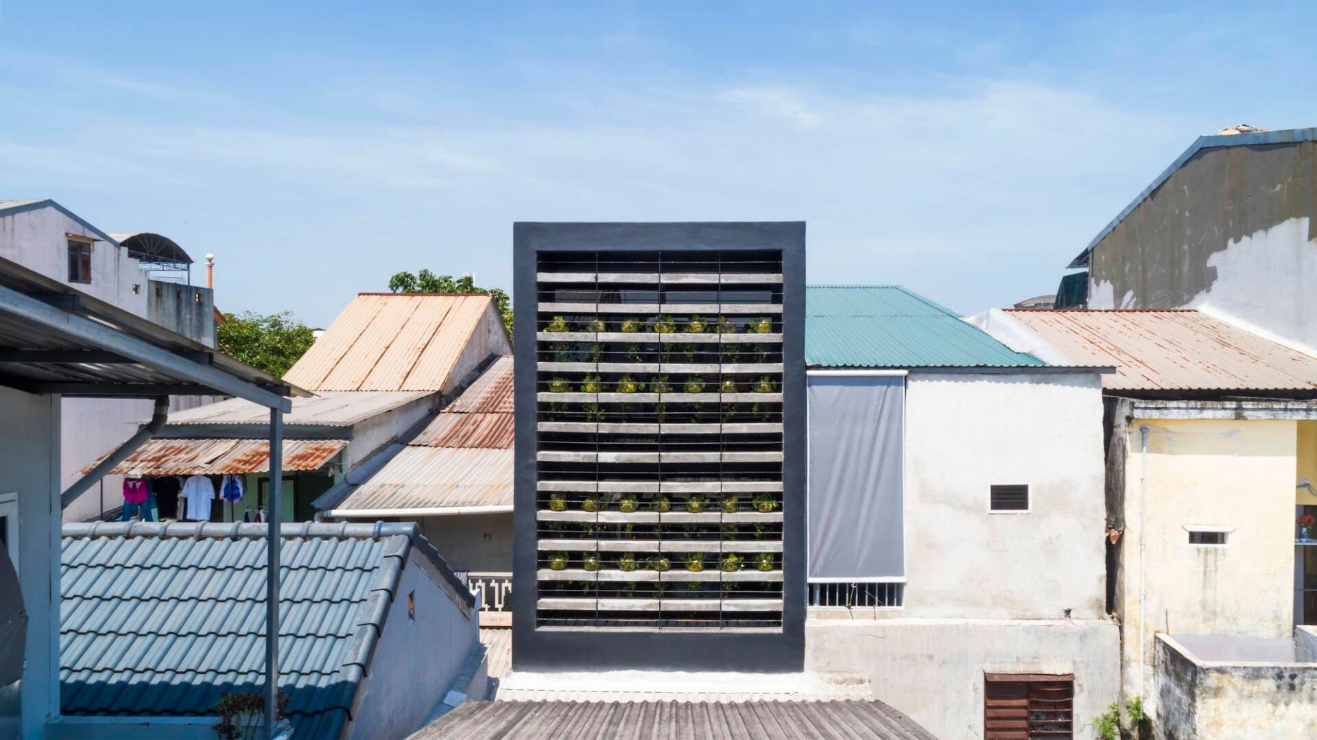 99 Mai Thuc Loan House - Ngôi nhà đá đen đẹp lạ tựa như hang động giữa lòng phố Huế